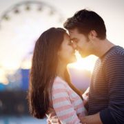 Психолог перечислил главные признаки того, что мужчина в вас влюблен
