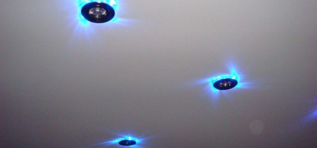 Точечные светильники для натяжных потолков — как выбрать по мощности, размерам, форме и стоимости