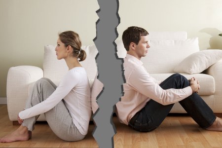 Пять стадий боли: психотерапевт объяснила, как пережить тяжелый развод