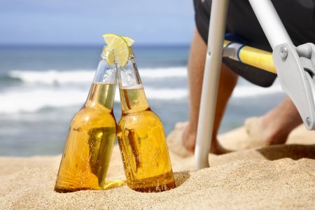 «Клетка разрывается»: врач назвал опасные последствия употребления алкоголя в жару