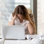 Психолог Завгороднева объяснила, как избежать хронической усталости на работе