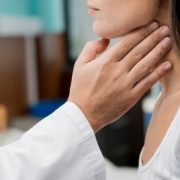 Эндокринолог Лавренова рассказала, что влияет на работу щитовидной железы