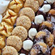 Доктор Мясников опроверг миф о том, что кариес появляется из-за сладостей