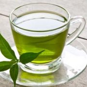 Диетолог Дюваль объяснила, кому не стоит пить зеленый чай